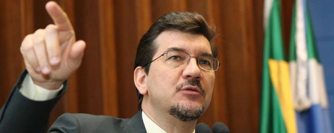 Indígenas são proibidos de usar o guarani em escola da capital, denuncia Pedro Kemp