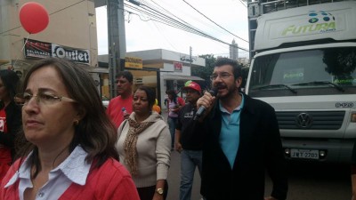 Caminhada em defesa da Educação e contra o golpe toma conta da Capital