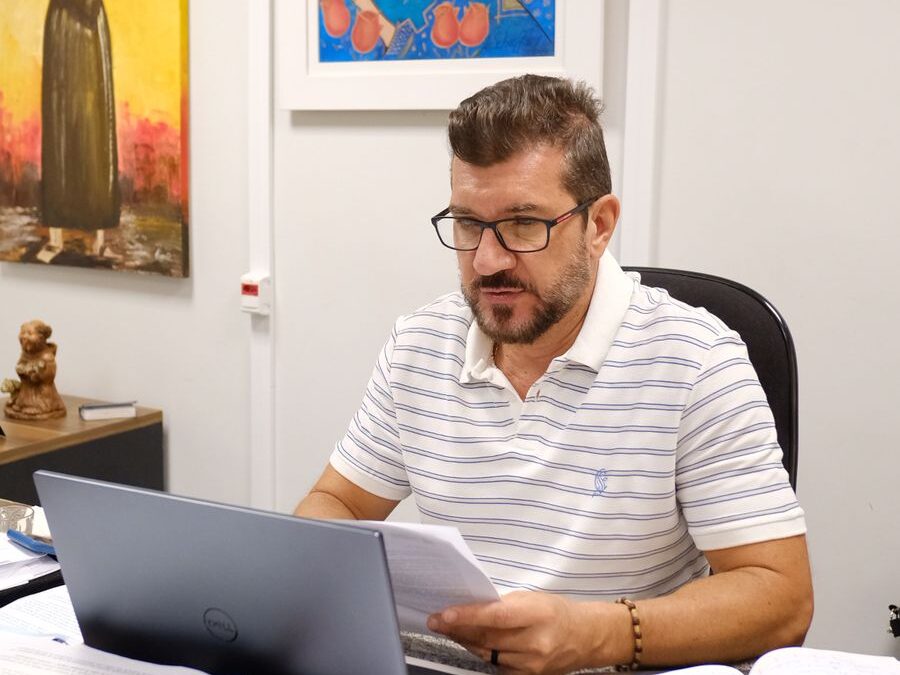 Pedro Kemp cobra aumento do número de vagas no concurso para professores