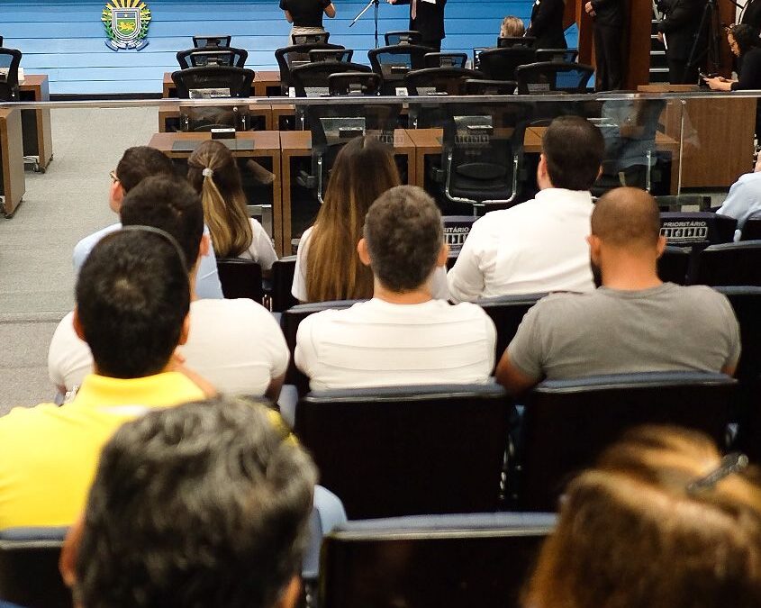 Projeto de lei de Kemp proíbe eliminar candidatos classificados fora das vagas disponíveis