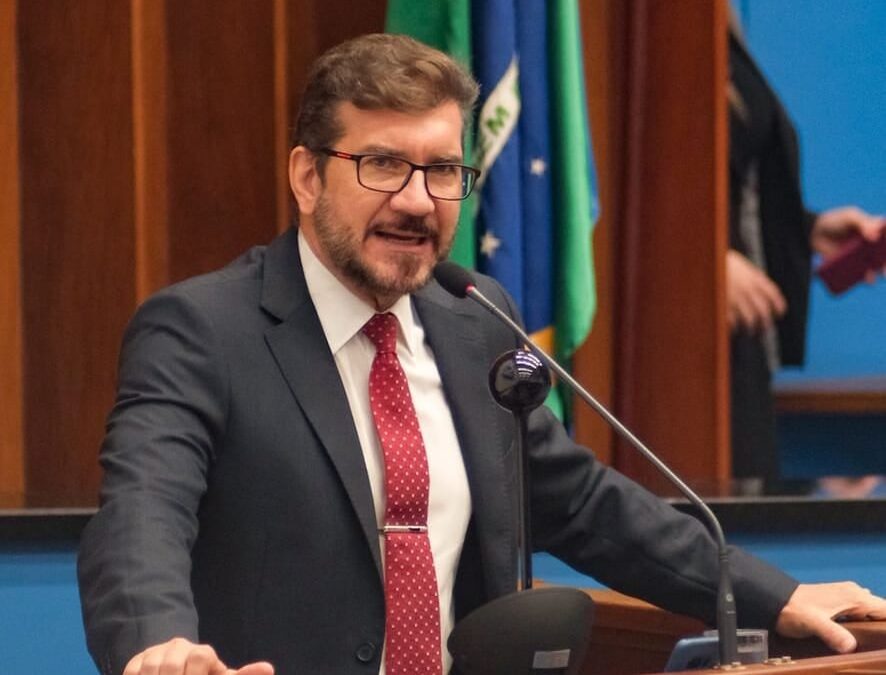 Kemp cobra urgência na chamada dos aprovados no concurso da rede estadual de Educação
