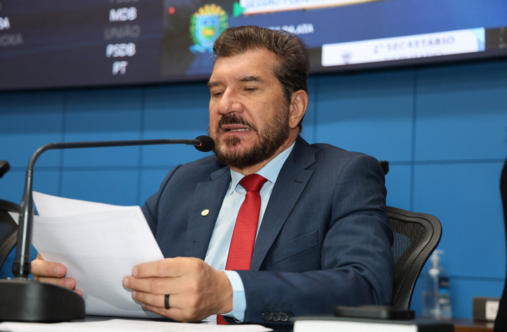 60+: Aprovado projeto de Kemp que garante o uso de carteira física nos planos de saúde