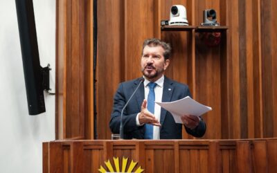 Kemp cobra cumprimento da lei do canabidiol na rede de Saúde e faz pronuciamento em defesa de professora