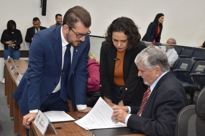Bancada do PT defende servidores e pede revisão de nova taxa da Cassems
