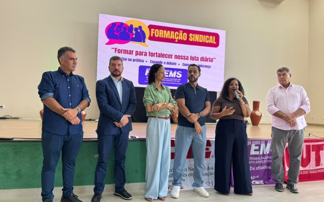 Em formação sindical da FETEMS, Kemp defende Educação Pública e a aprovação no Senado do Fim da Escala 6×1